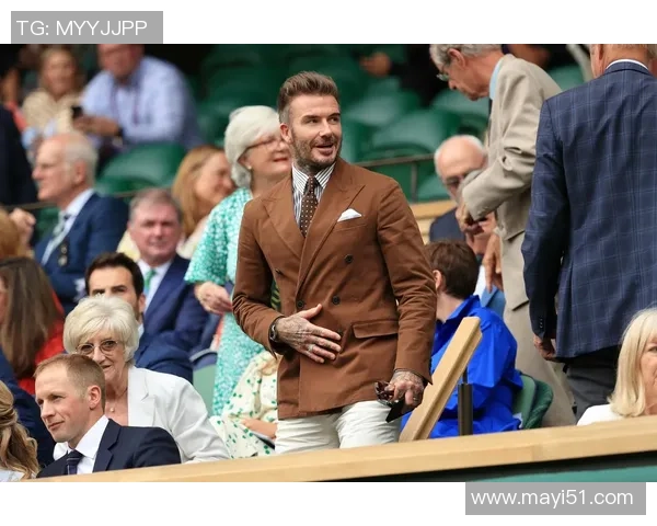 足坛巨星赛场秀爆肌身材力量与速度完美结合引燃全场热血